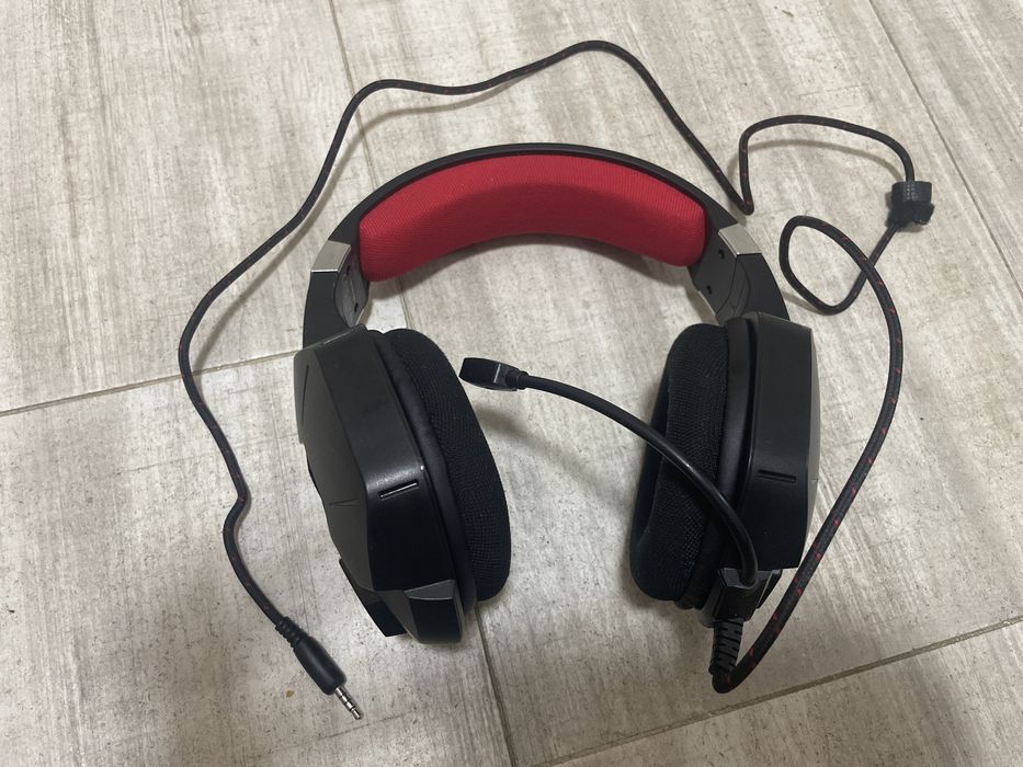 Ps4 pro 1tb с бонус игра , слушалки и син джойстик