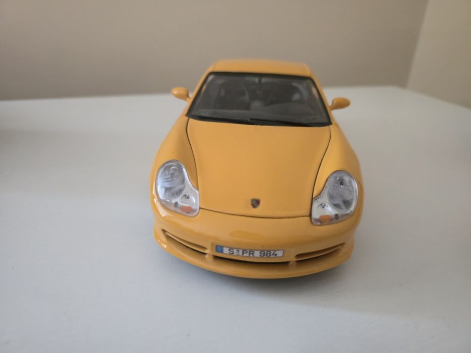 Porshe Carrera 911 burago 1:18. 30€