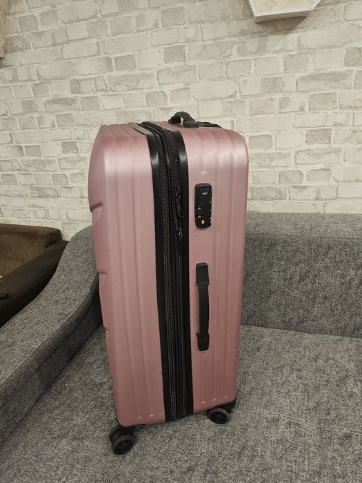 Чемодан дорожный