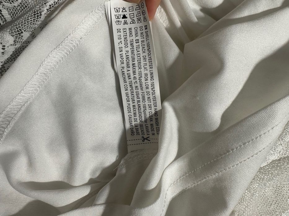 Дантелена рокля с етикет на Forever 21