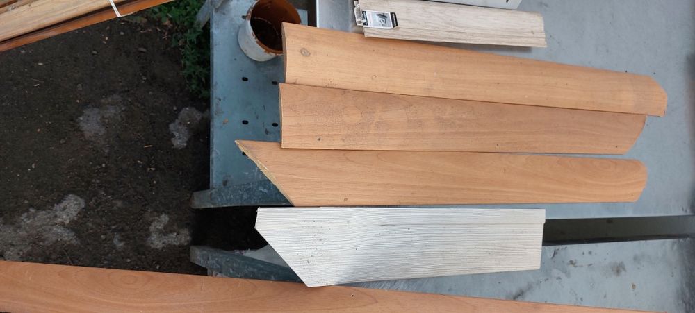 Продам плинтус в отличном состоянии