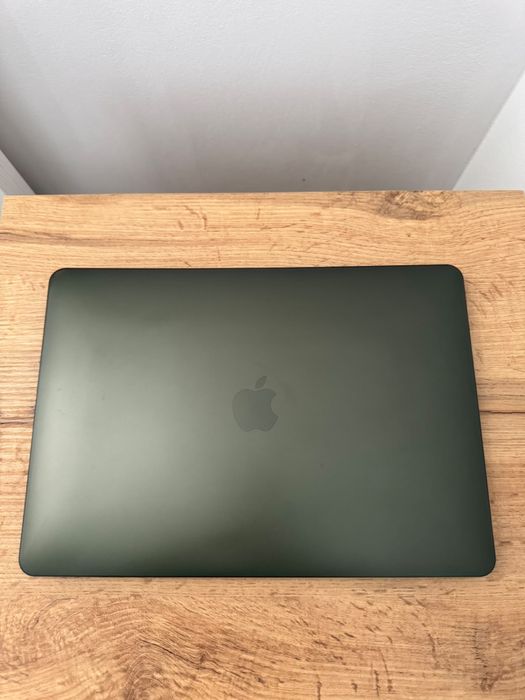 MacBook Air M1 8/512 / 91% bateriei (185 cicluri) / Stare Excelenta / Apple iPhone