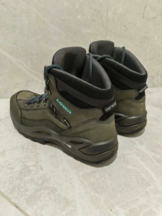 Туристически обувки LOWA Gore-Tex Обувки за лов  туризъм или студ 44