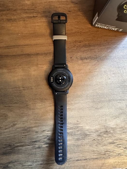 Garmin Vivoactive 5 + curea de schimb