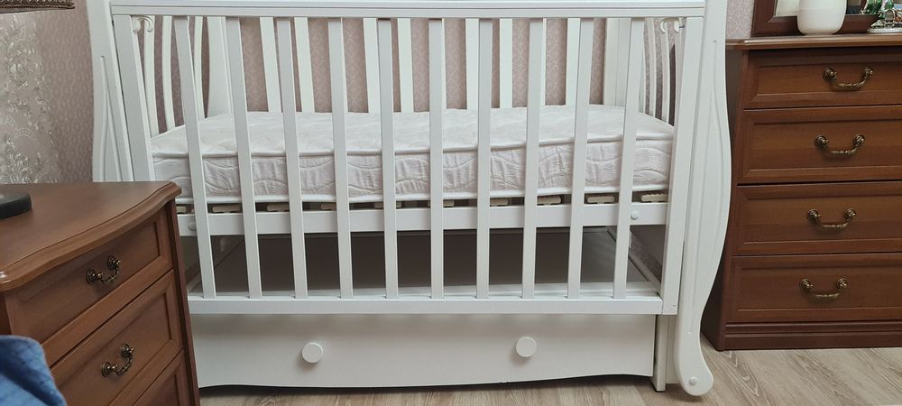 Детская кроватка, дерево