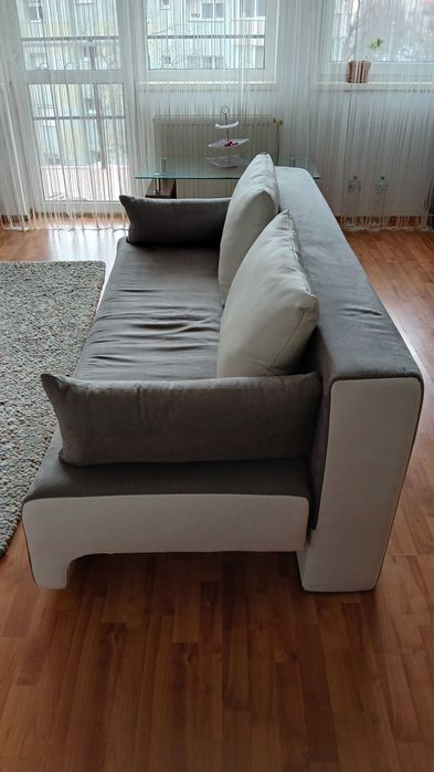 Canapea extensibila cu arcuri
