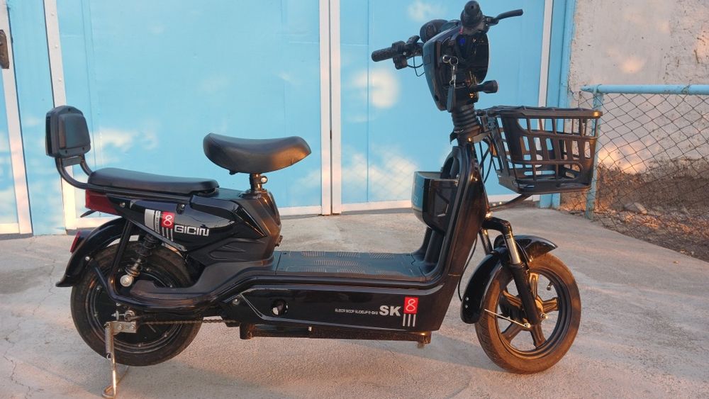 Продам электроскутер ск8