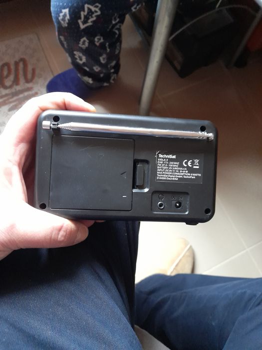 Vind radio portabil și la curent Technisat viola 2