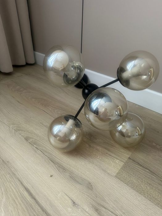 Продам люстру с лампочками