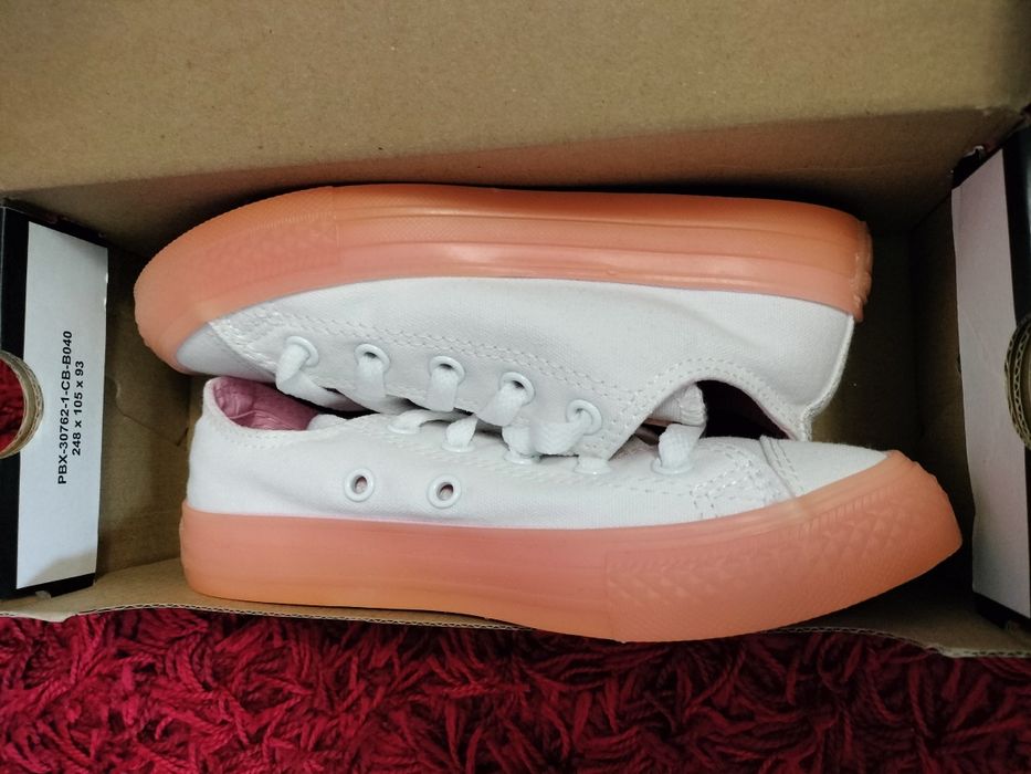Vând Încălțăminte Converse