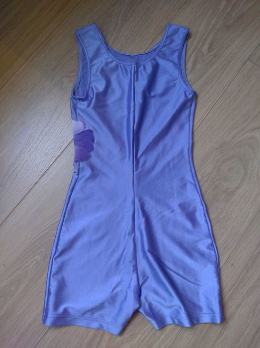 Гимнастическо майо, декорирано с камъни