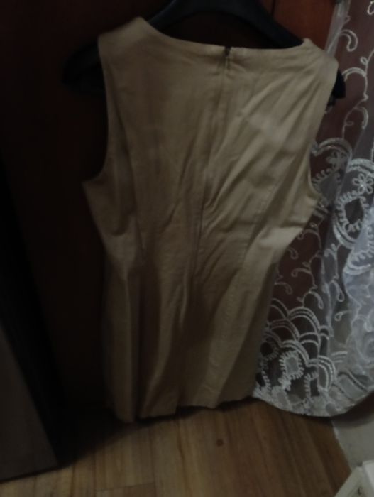 Rochii pe corp negru și bej