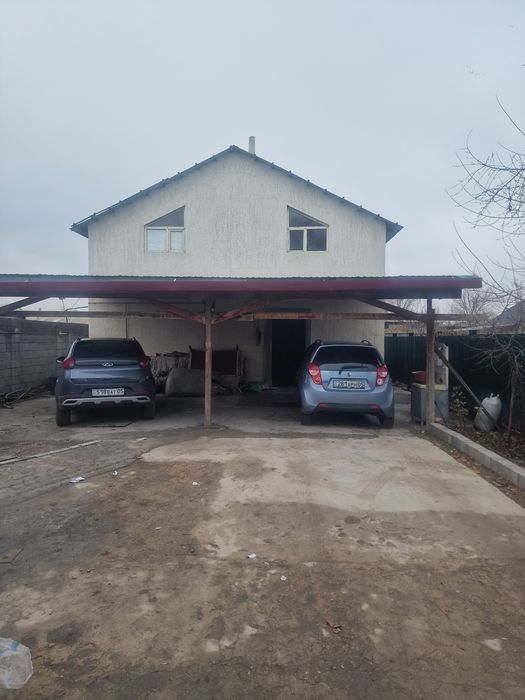 Продам большой дом в центре Казцик село рядом школа -6,парк, акимат,