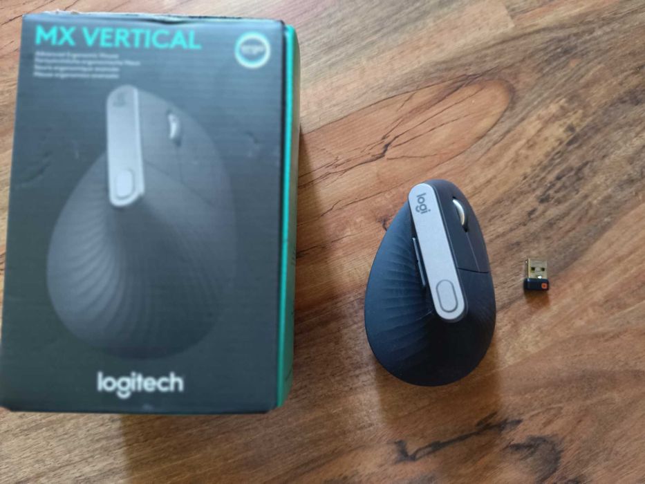Нова вертикална безжична мишка Logitech MX Vertical...