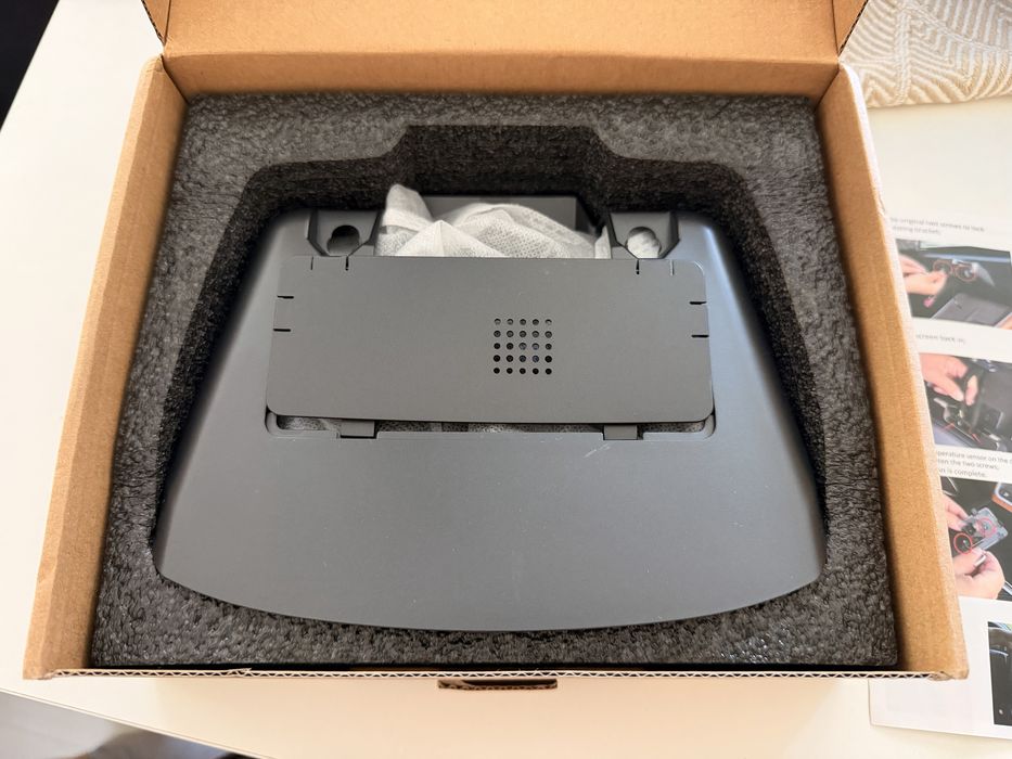Въртяща Стойка за Екран (Screen Rotating Bracket) за Tesla Model 3 Highland & Model Y Juniper