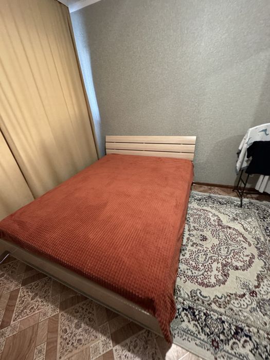 Двуспальная кровать