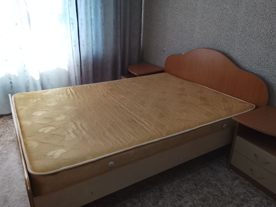 Продам спальный гарнитур
