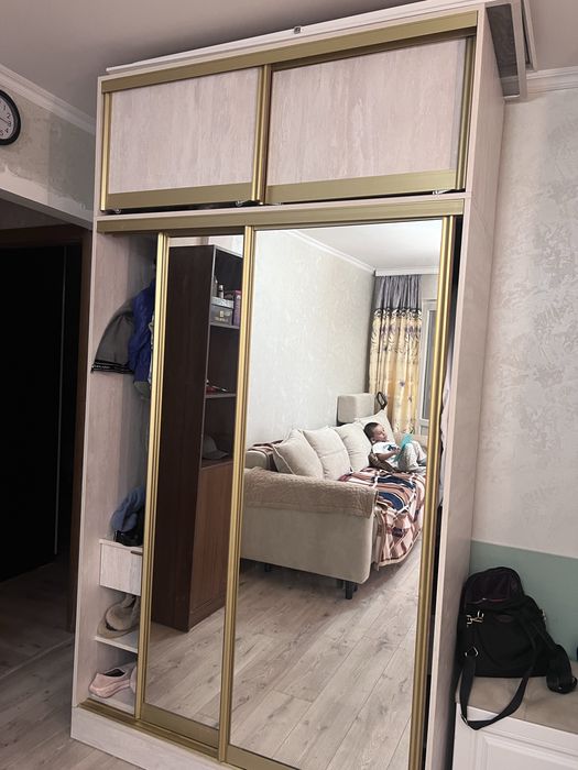Продам шкаф в прихожую