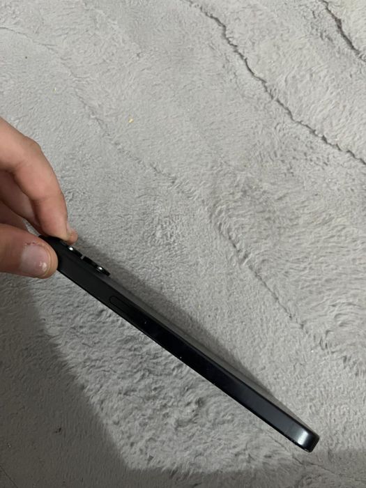 Iphone 15 aproape impecabil schimb pe un iphone 14 pro doar filiasi,