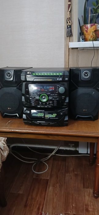Музыкальный центр LG 2000K