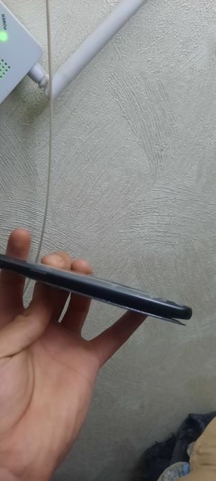 Телефон Samsung A8 вздулась батарея