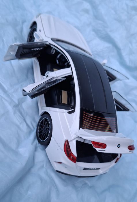 Метални  колички 1:24