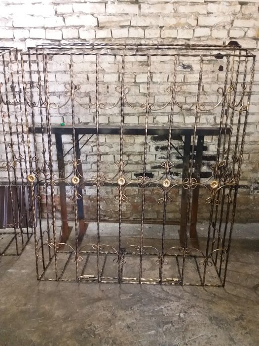 Изготовление металлических оконный решетка, беседка, качели и перила .