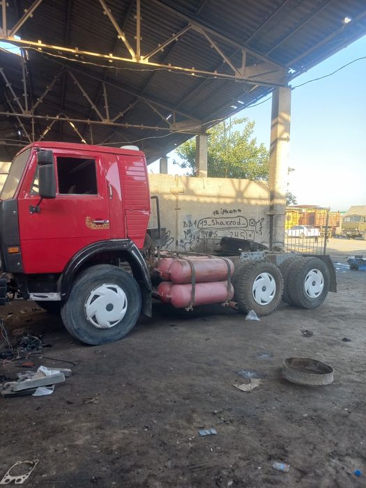 Kamaz tegach sotiladi
