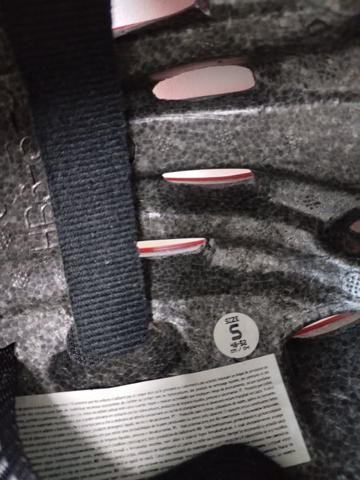 Bicicletă pentru fetițe Frozen cu roți ajutătoare și cască de protecți