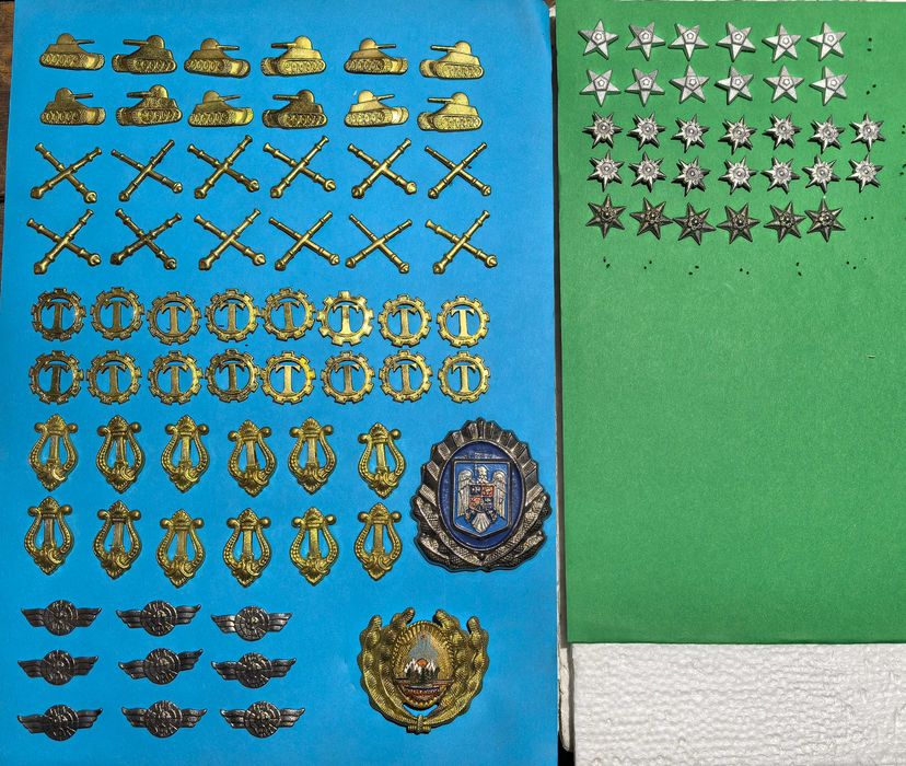 Insemne militare de armă/ grad din perioada Comunismului - sunt NOI