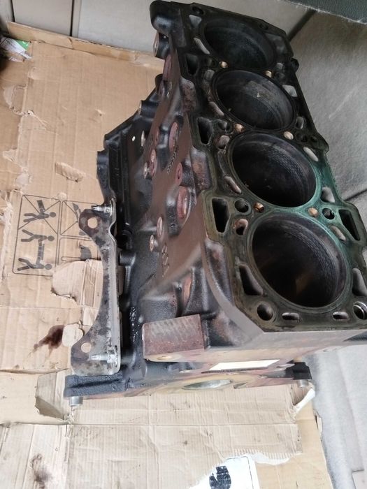 Продавам цилиндров блок за Опел Инсигния 2.0CDTI (A20DTH) с документи за регистрация.