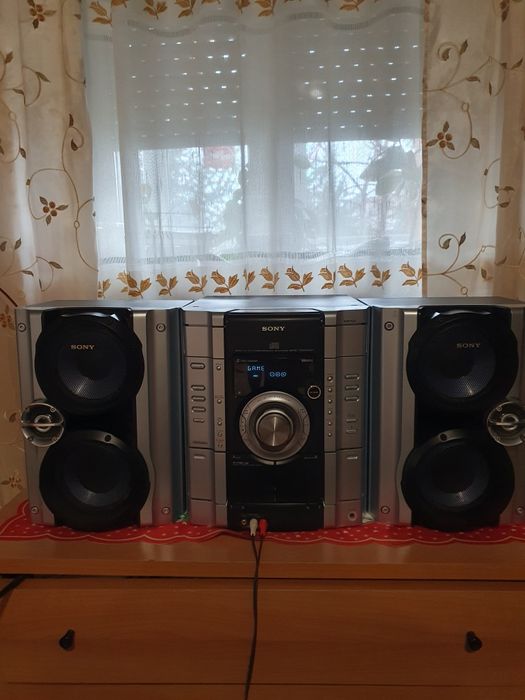 Se vinde Combină Sony HCD-RG222+Telecomandă 
Radio funcțional 
Casetel