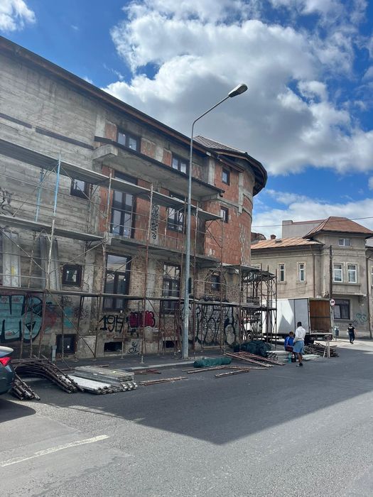 Închiriez schela și popii metalici ofer montaj și transport