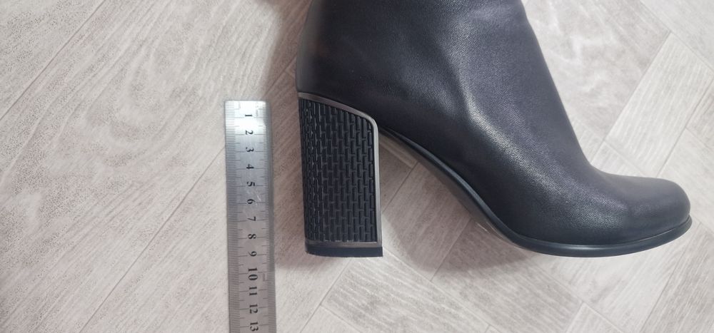 Продам две пары ботинок б/у