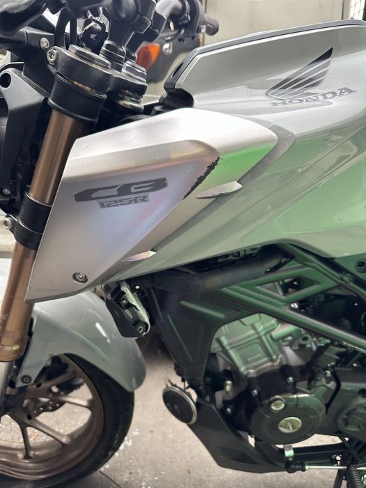 Dezmembrez HONDA CB 125R an 2020 accidentata cu 4700 km ,doar piese fara cadru
