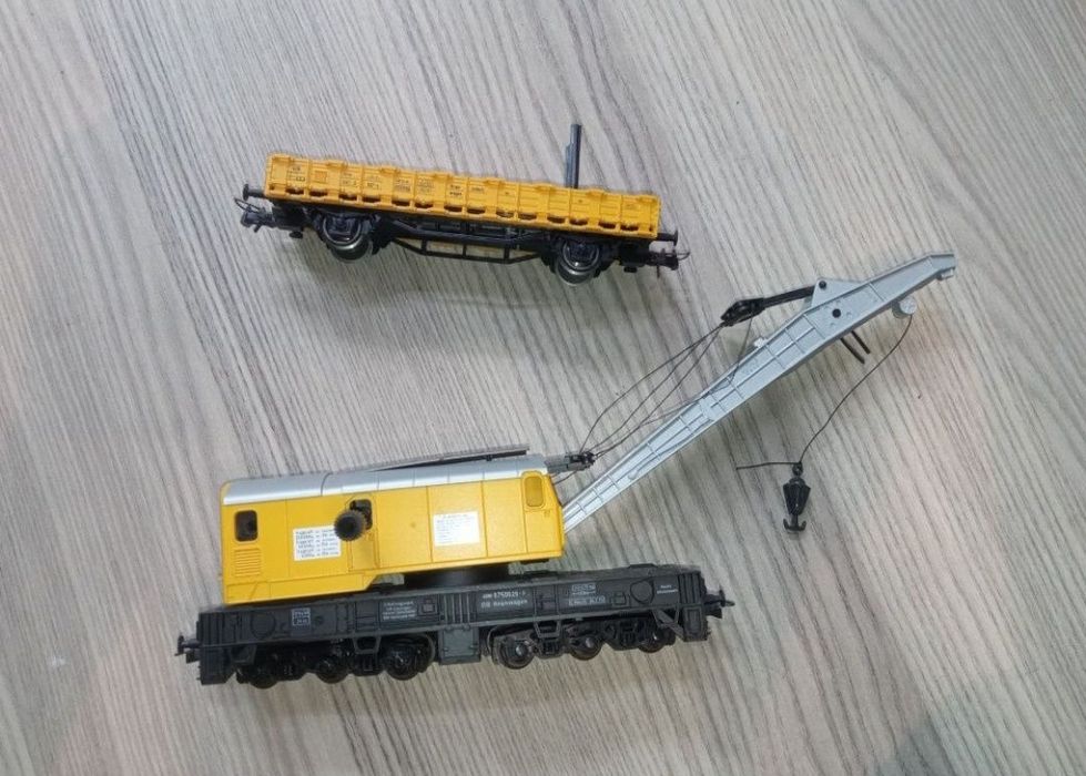 vagon platforma + macara Roco scara 1:87, H0
Roti metalice izolate 

v