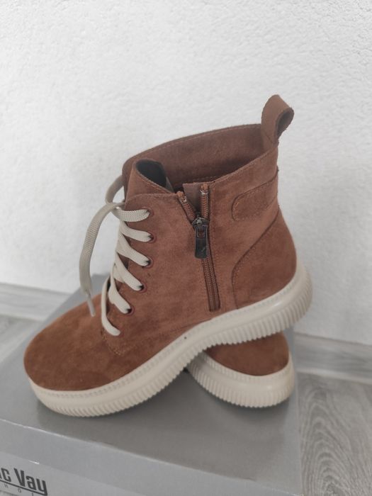 Нови велурени боти