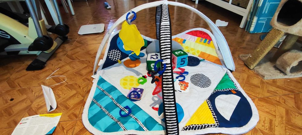 Активна гимнастика Sensory Play Space Baby Einstein