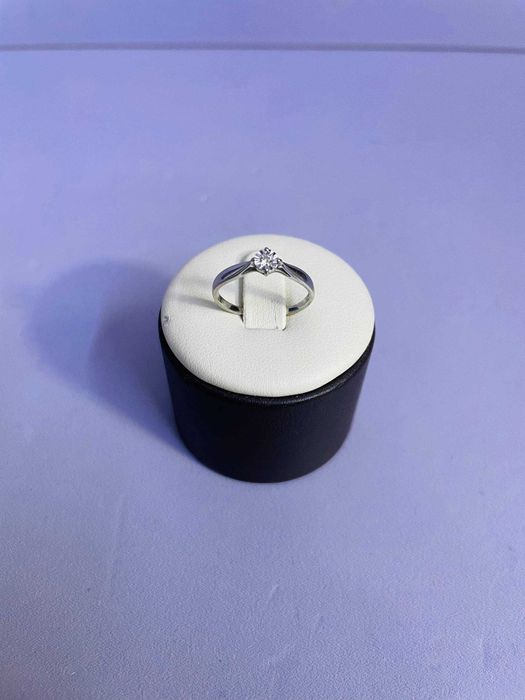 Золотое кольцо с бриллиантом  / СА339525