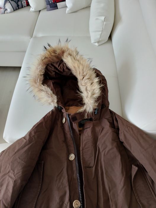 Vând geaca Parka cu blăniță,un produs ca și nouă,mărimea ,L, un pr