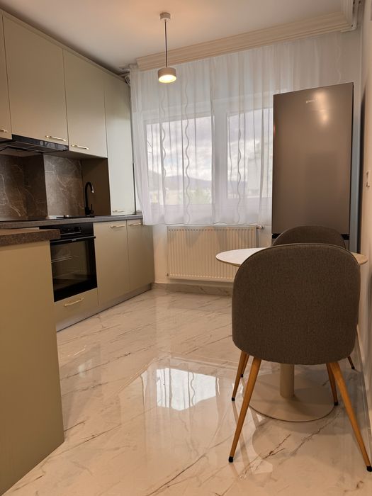 Ap cu 1 cameră, terasă spre Parcul Mara, prima inchiriere