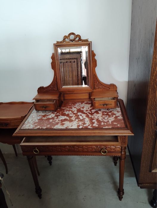 Тоалетка Луи XVI