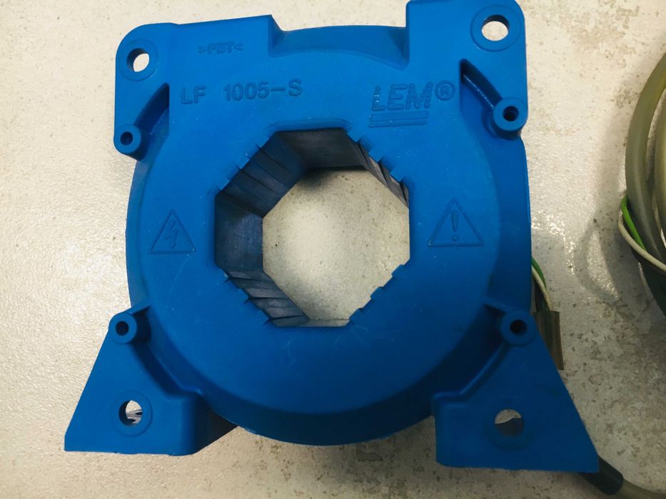 Traductoare de curent de 1000 A cu ieșire în buclă închisă.