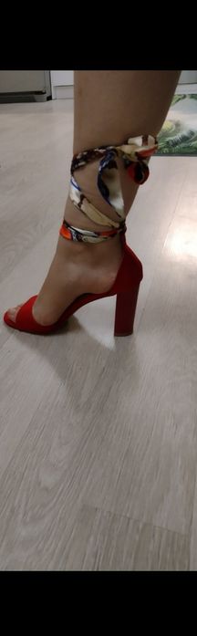 Елегантни дамски сандали