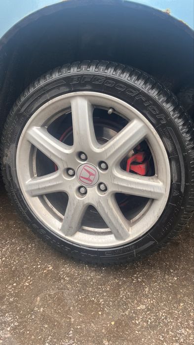 Гуми 225/45/17 с алуминиеви джанти Honda f-rv