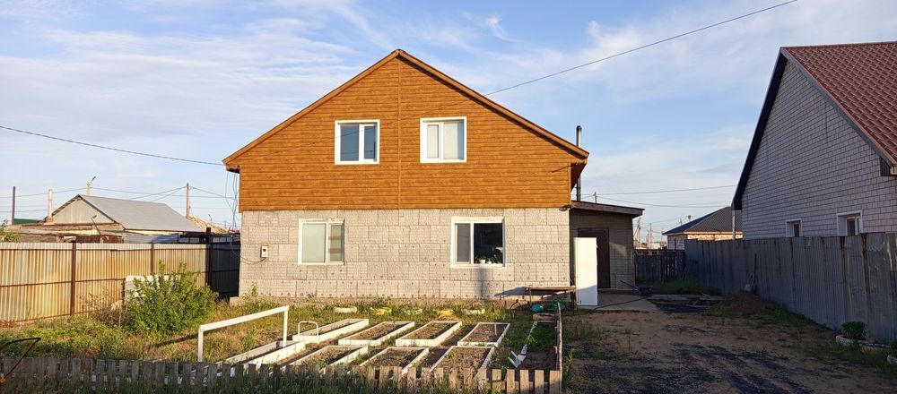 Продам дом мансардовым строением