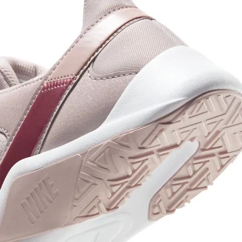Nike legend essential 2 маратонки