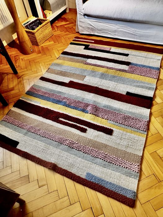 Артистичен вълнен килим – 130×190 см | Модерен дизайн