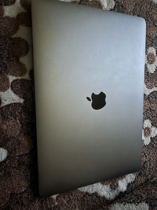 Macbook pro 13 2020 г 512 gb