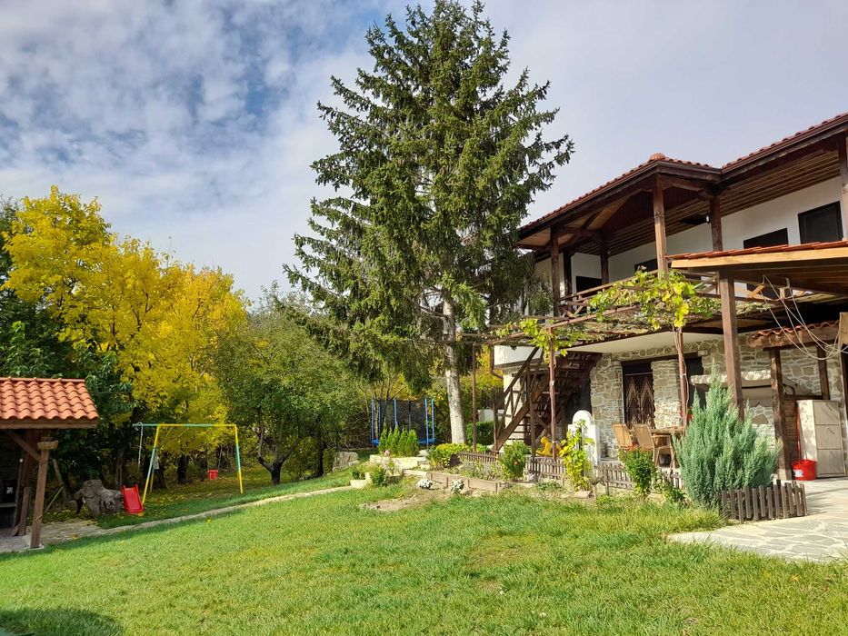 Къща за гости ЕФТИМОВИ, на 90 км от Варна, с. Черни връх, Обл. Шумен